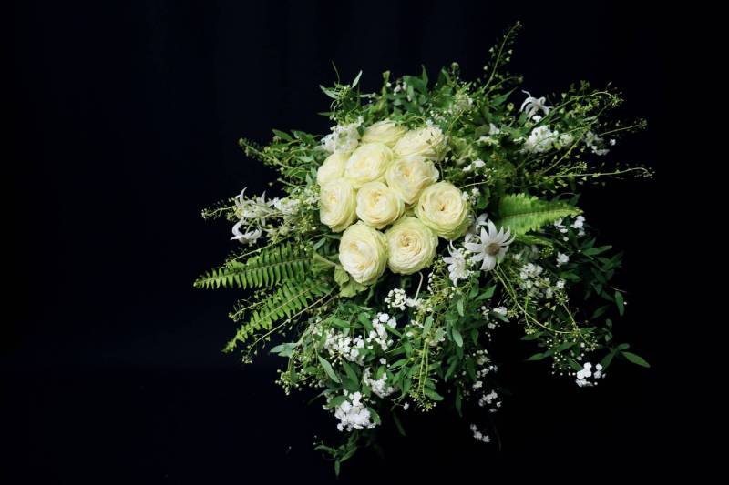 Flower：バラ、かすみ草、タラスピ、フランネルフラワー、タマシダ